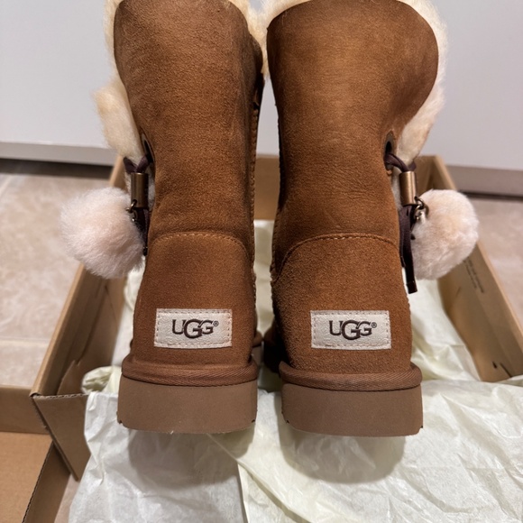 UGG Irina Star Charm boots - Picture 9 of 10
